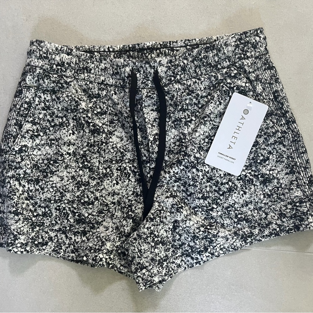 Athleta NWT Women's Farallon Black and White Athletic Shorts